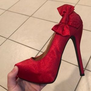 Red heels with bow